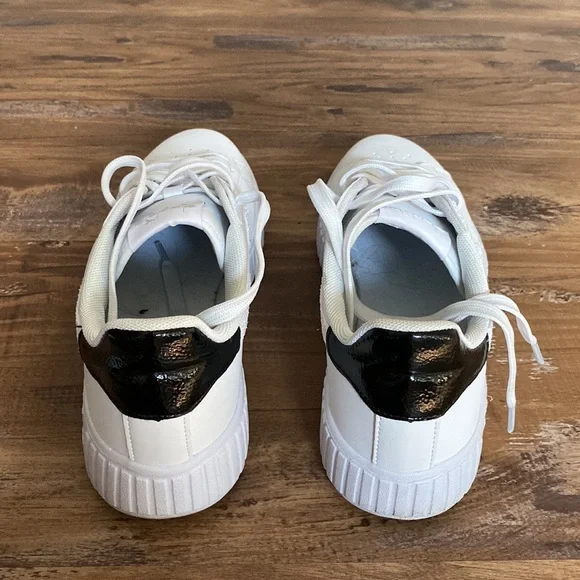 Diadora white sneakers women’s size US 8, EU 39 - Picture 4 of 8